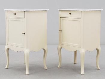 SÄNGBORD, ett par, rokokostil, Nordiska Kompaniet, 1900-talets första hälft.