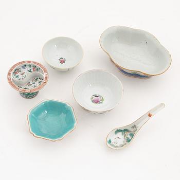 A set of three famille rose bowls, a footed dish, a spoon and a stemcup, late Qing dynasty, 19th century.