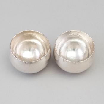 REY URBAN, a pair of sterling silver tumblers, Stockholm, 1987.