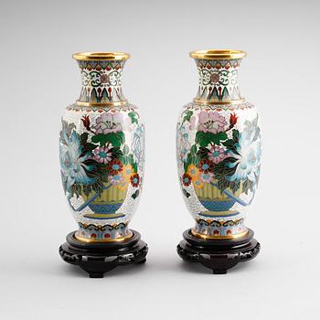 VASER, 1 par, emaljarbeten, Kina, 1900-/2000-tal.