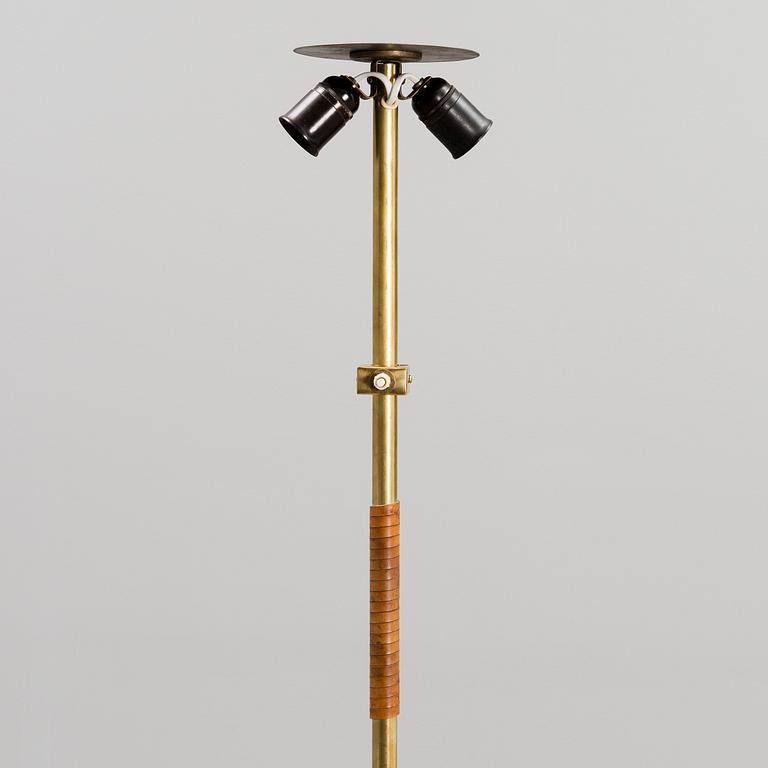 PAAVO TYNELL, GOLVLAMPA. Märkt Taito 5763.