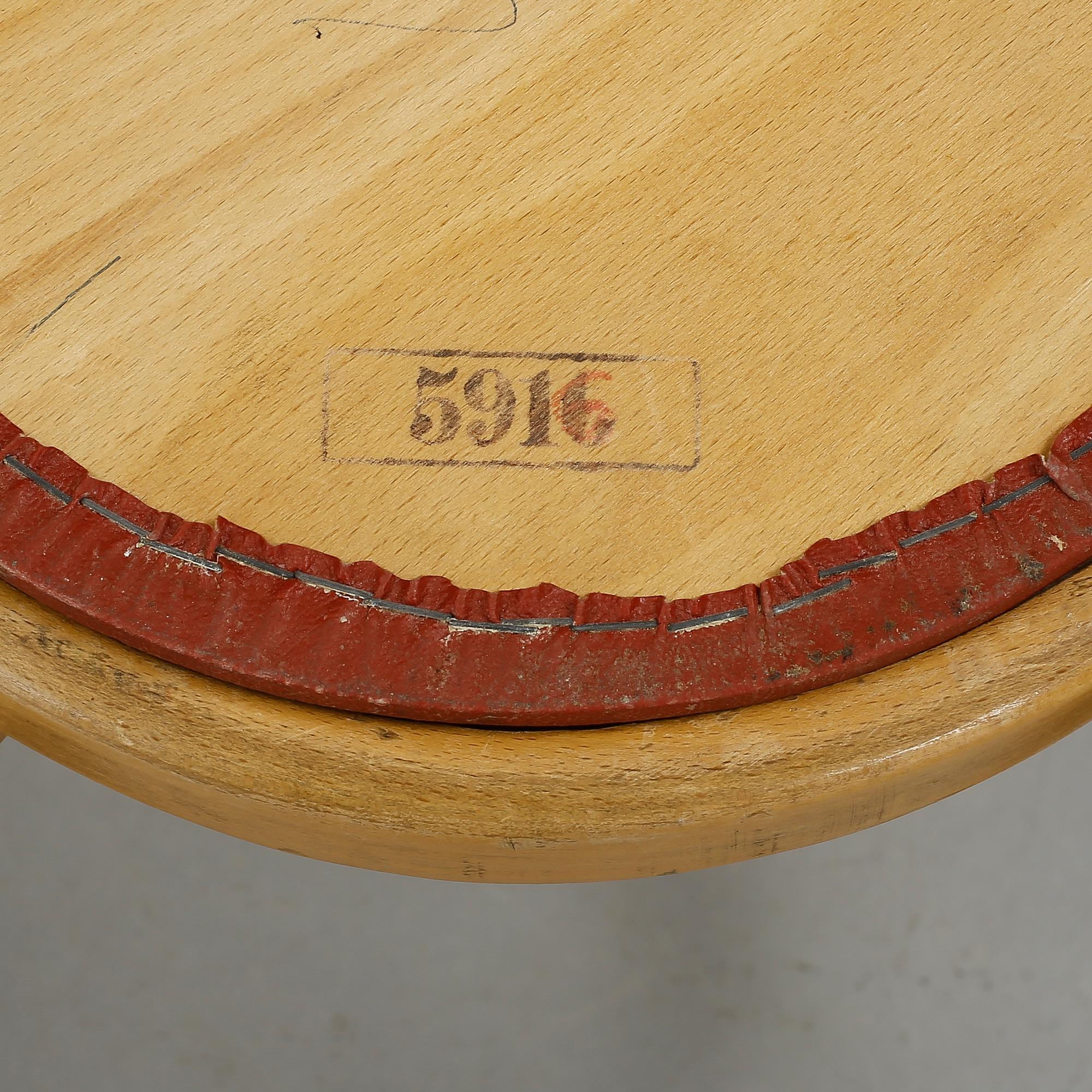 BARPALLAR, ett par, modell 64 Alvar Aalto.  Sannolikt tillverkade av Svenska AB Artek Hedemora, 1946-56.