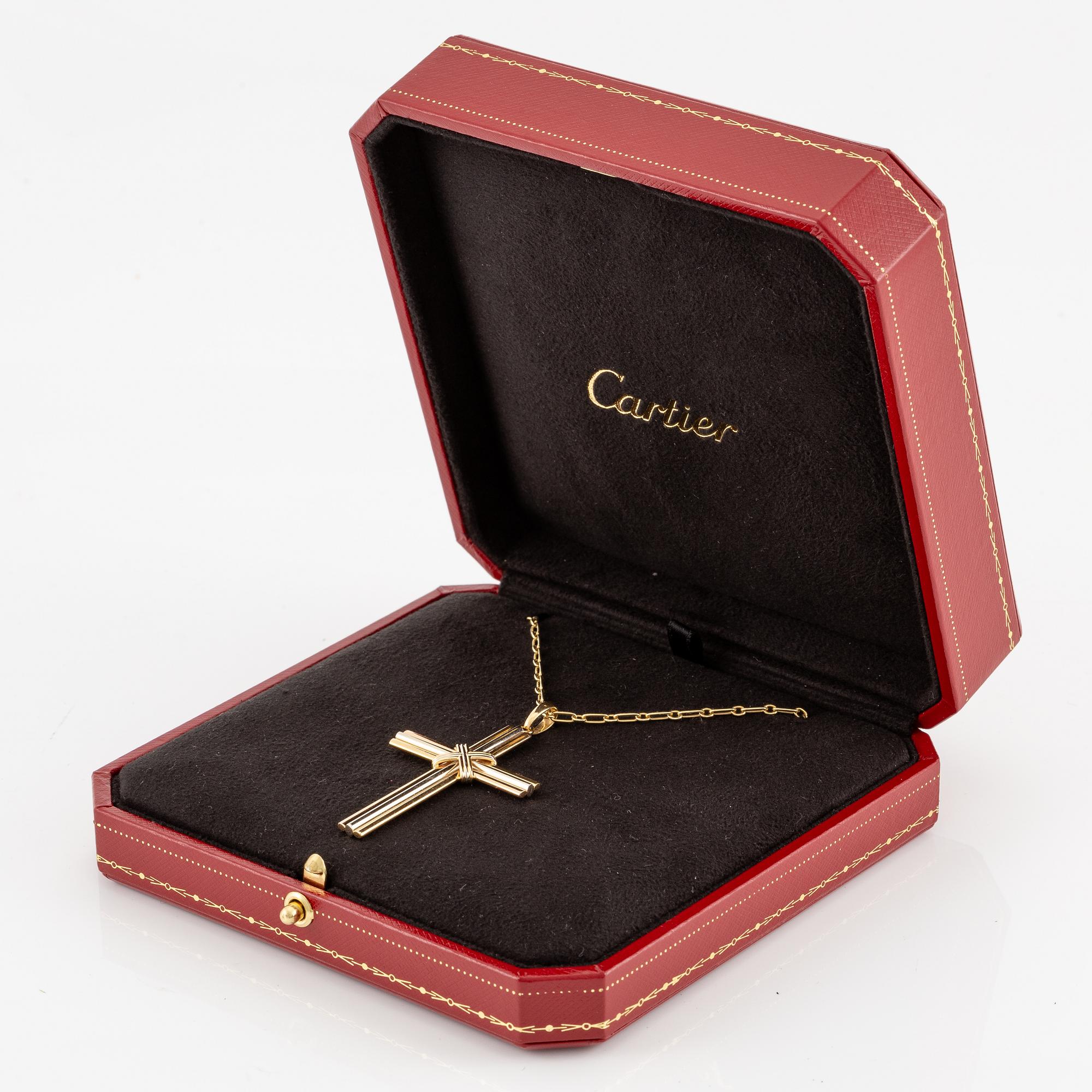A Cartier necklace 18K multi-coloured gold "Trinity" cross.