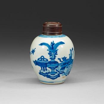 5. A blue and white jar, Qing dynasty Kangxi (1662-1722).