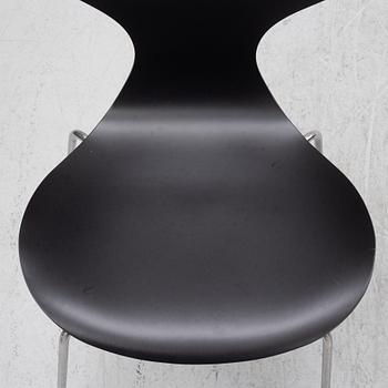 Arne Jacobsen, stolar, 6 st,"Måsen"/"Liljan", Fritz Hansen, Danmark, 2010.