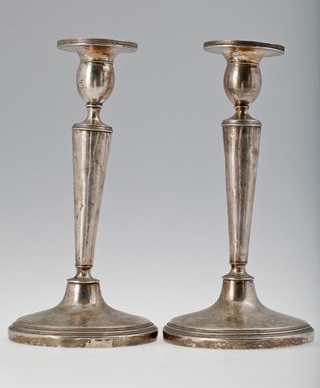 LJUSSTAKAR, ett par, silver, empire, troligen Österrike, 1827. Totalvikt ca 800 gram.