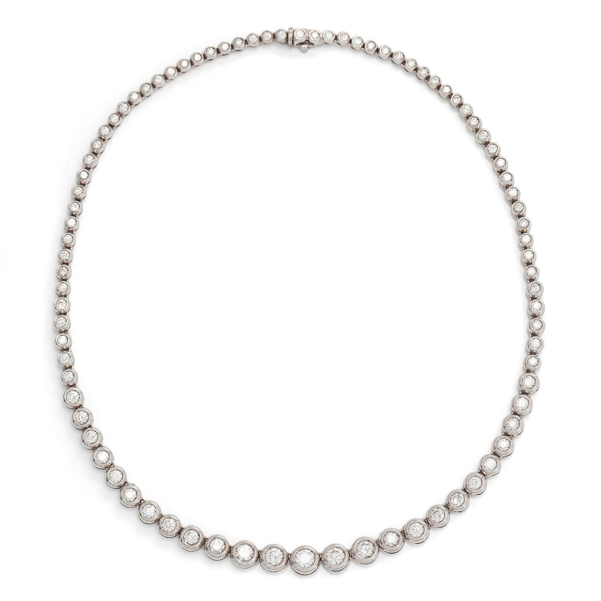 Collier, rivieré i 18K vitguld med runda briljantslipade diamanter.