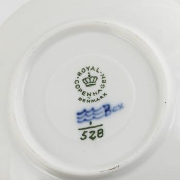 Servisdelar, 15 st, porslin, "Musselmalet", Royal Copenhagen, Danmark.