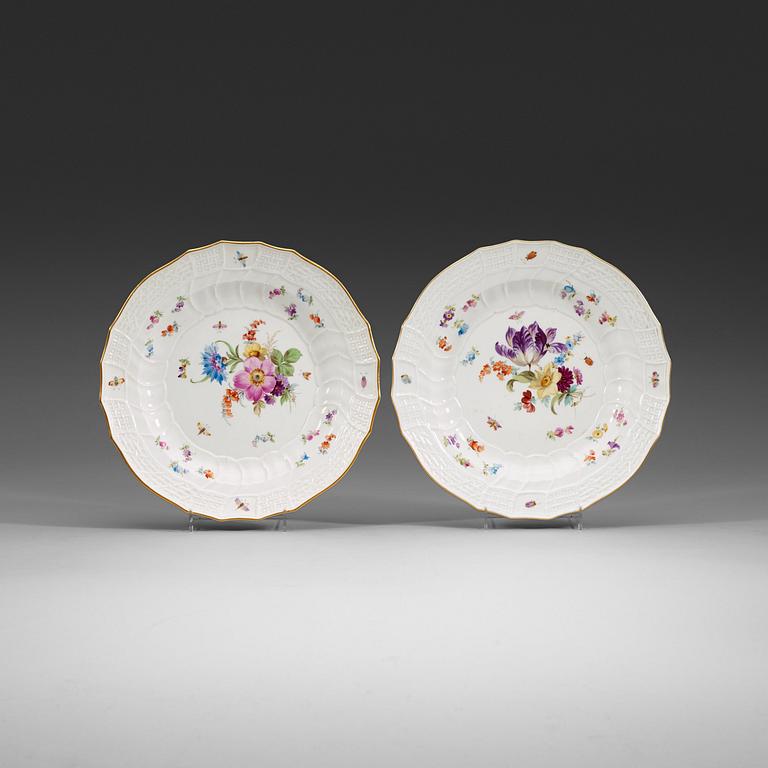 TALLRIKAR, ett par, porslin. Meissen, 1800-talets slut.