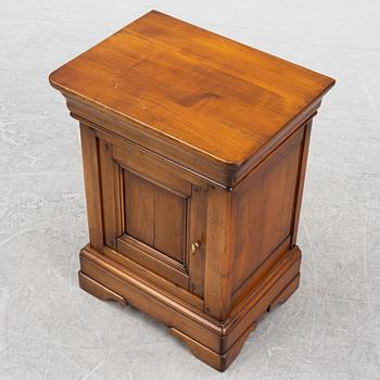 Sängbord, sent 1900-tal.