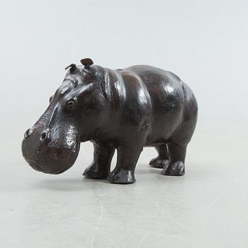 FOTPALL, i form av flodhäst, 1900-talets andra hälft.