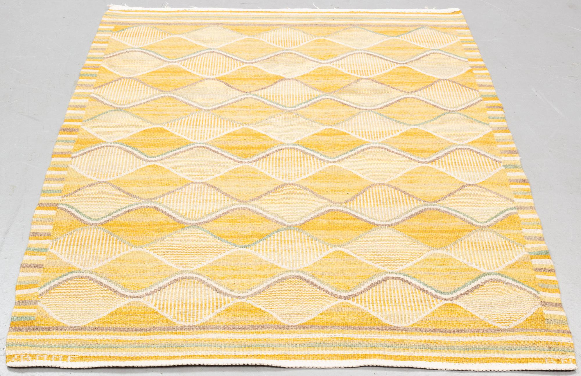 Barbro Nilsson, matto, "Spättan, gul", flat weave, ca 190,5-192,5 x 135-143 cm, signed AB MMF BN.