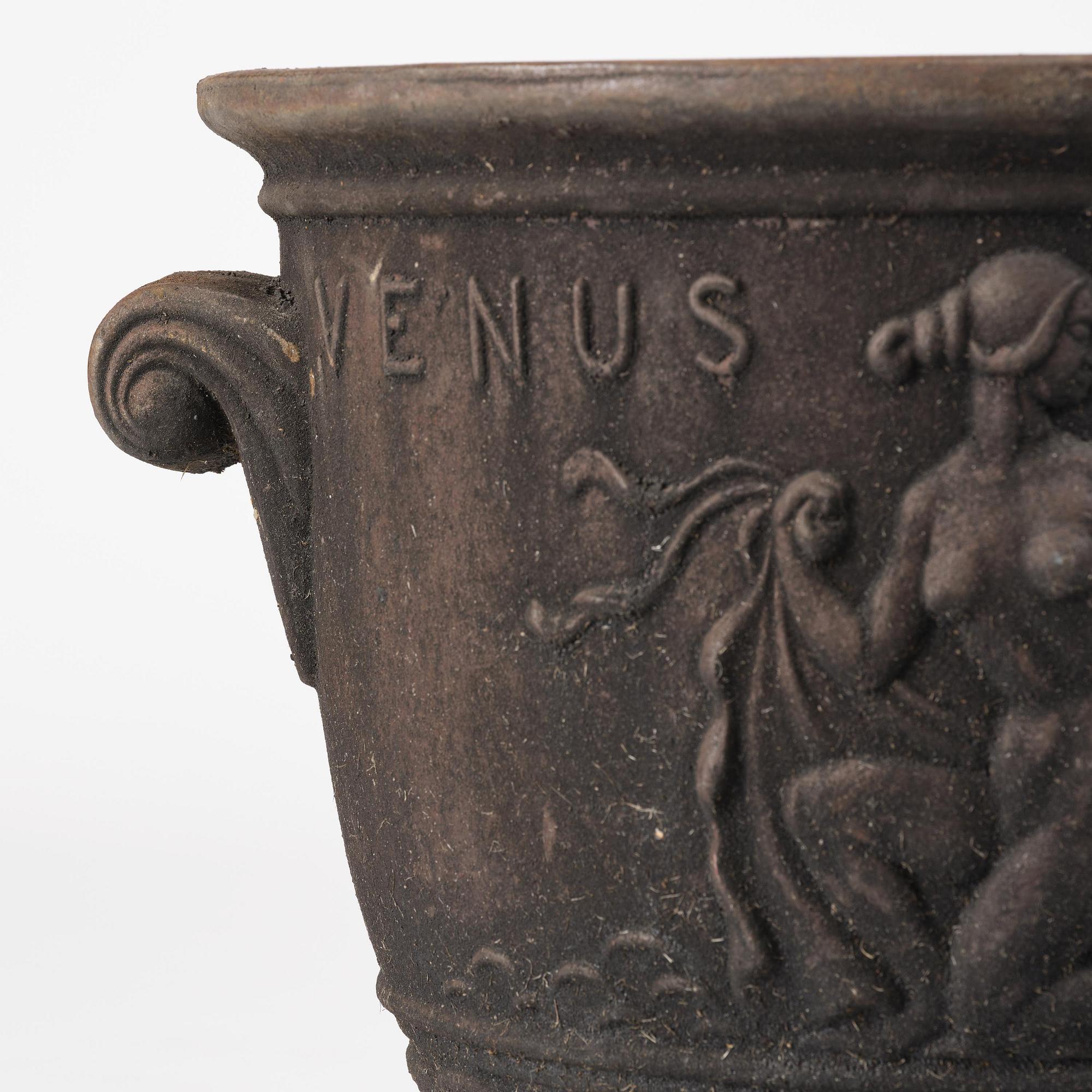 Ivar Johnsson, a pair of "Venus" cast iron urns, Näfveqvarns bruk, Swedish Grace.