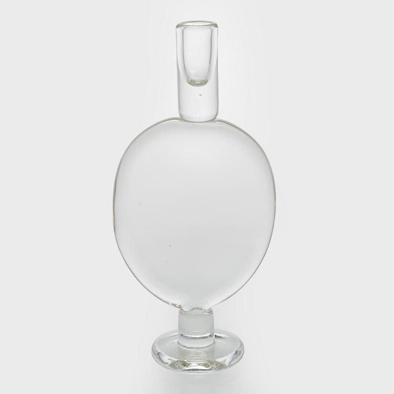 Oiva Toikka, A glass candle holder, signed Oiva Toikka Nuutajärvi Notsjö.