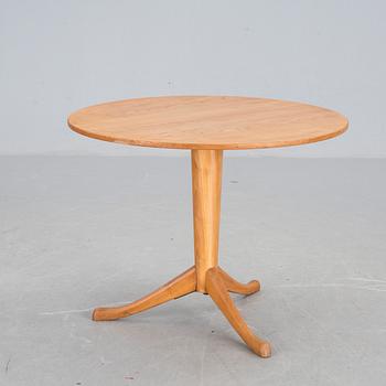 BORD, modell nr 1504 . Axel Larsson för Bodafors. Modellen ritad till utställningen "Fritiden" 1936 i Ystad.