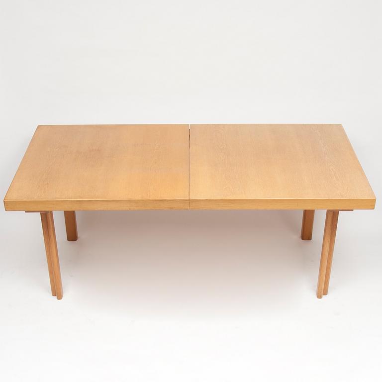 Alvar Aalto, A TABLE.