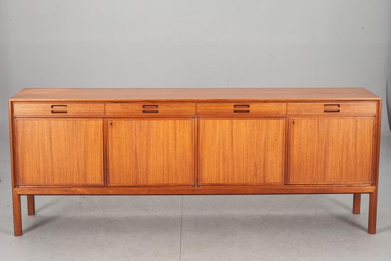 SIDEBOARD, Bertil Fridhagen, Bodafors, 1900-talets andra hälft.