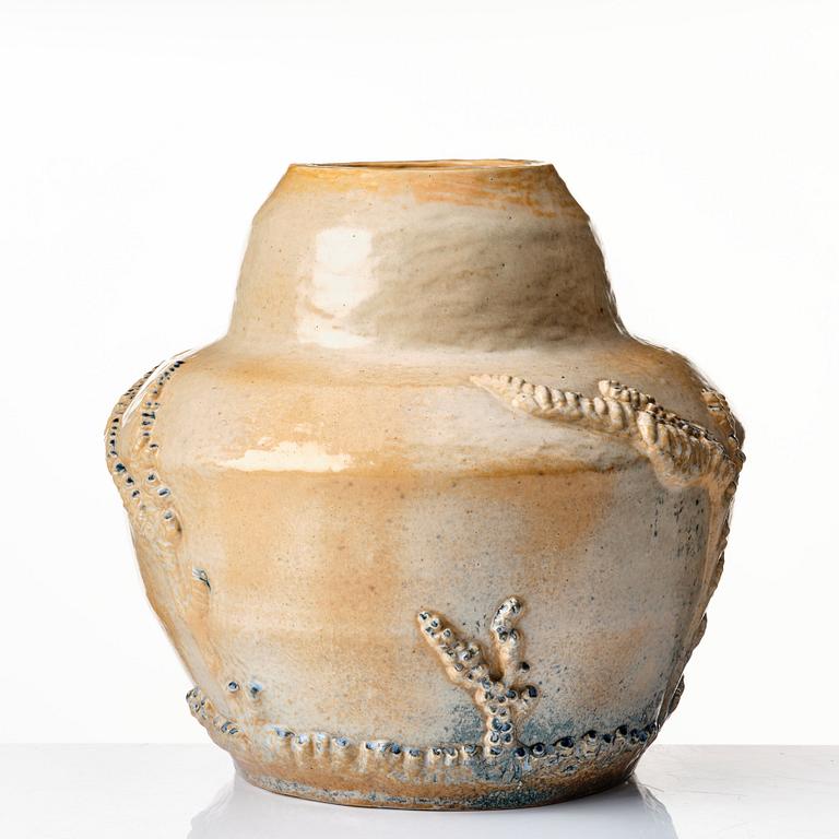 Anders & Bess Wissler, a stoneware jar, ateljé Solklinten, Mariefred, Sweden 1915.