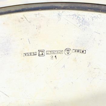 BRICKA, förgyllt silver, J Tostrup, Oslo, 1960-tal. Vikt ca 689 g.