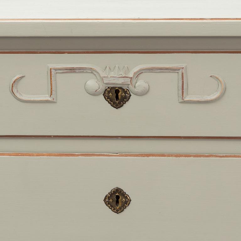 A painted chest of drawers, 1920's/30's.