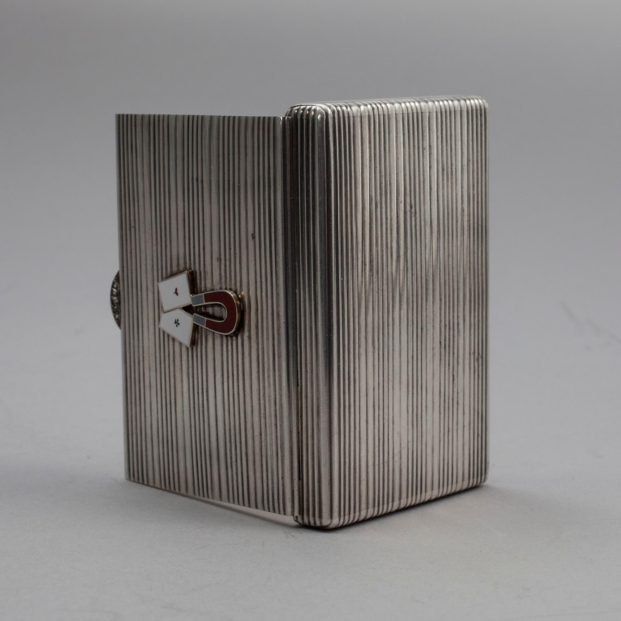 DOSA, silver, emalj, diamanter, S:t Petersburg, Ryssland 1908-1926. Vikt 101,7 g.
