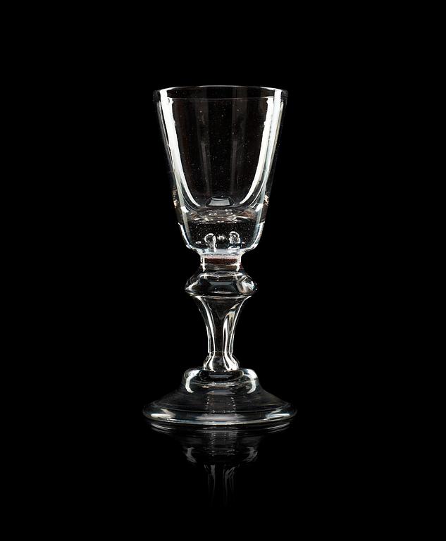 GLAS, 12 stycken, snarlika. Troligen Sverige, sent 1700-tal.