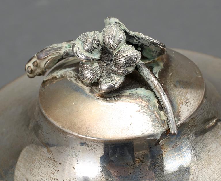 SOCKERSKÅL MED LOCK, silver. JE Torsk, Stockholm 1896. Ca 410 g.