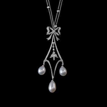 A NECKLACE, brilliant cut diamonds c. 1.85 ct. Cultivated pearls. 18K white gold. Weight 12,7 g.