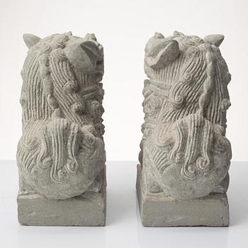 Skulpturer, ett par, Kina, 1900-talet senare del.