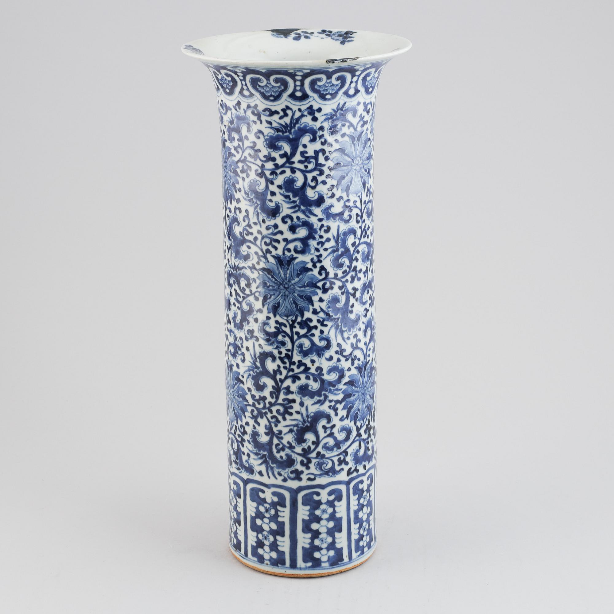 A chinese blue and white trumpet shaped vase, Qing Dynasty, 19th century.