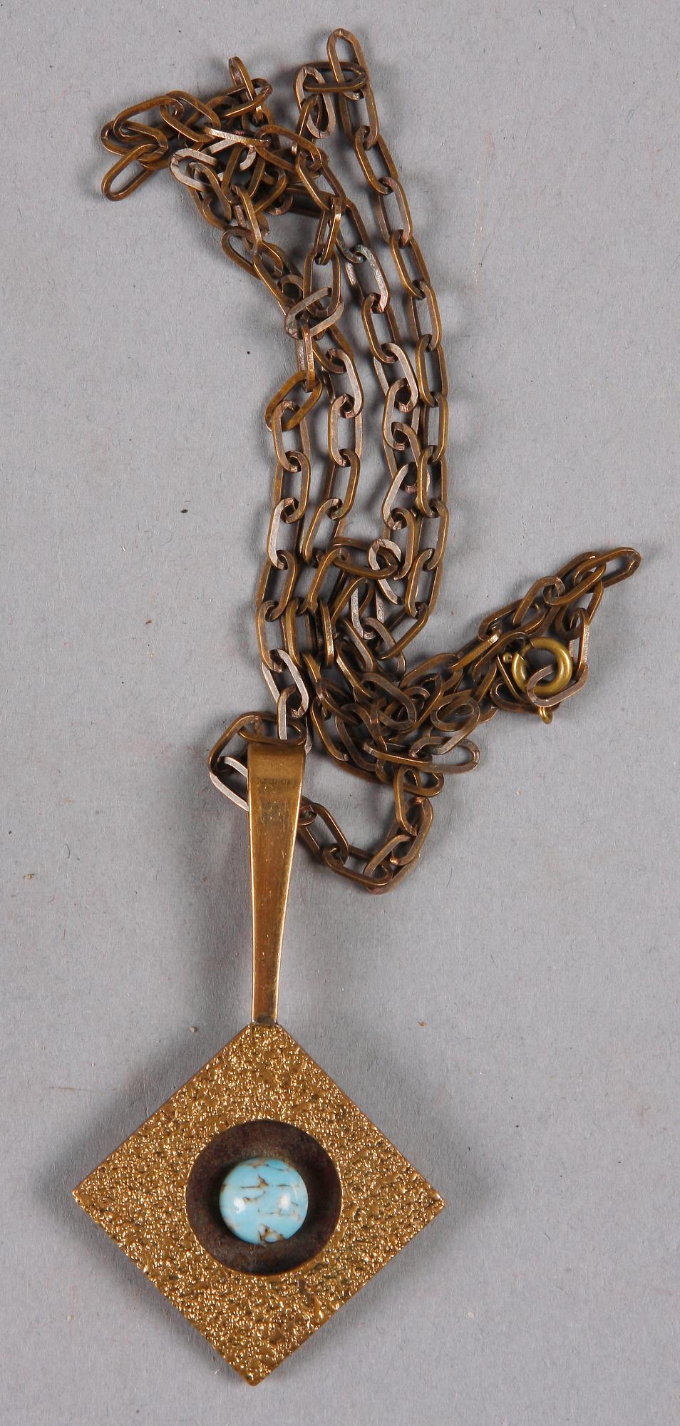 HALSBAND, 6 st, brons, Pentti Sarpaneva, Kalevala samt KE Palmberg, Alton.