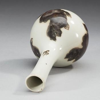 VAS, porslin. Qing dynastin, Kangxi (1662-1722).