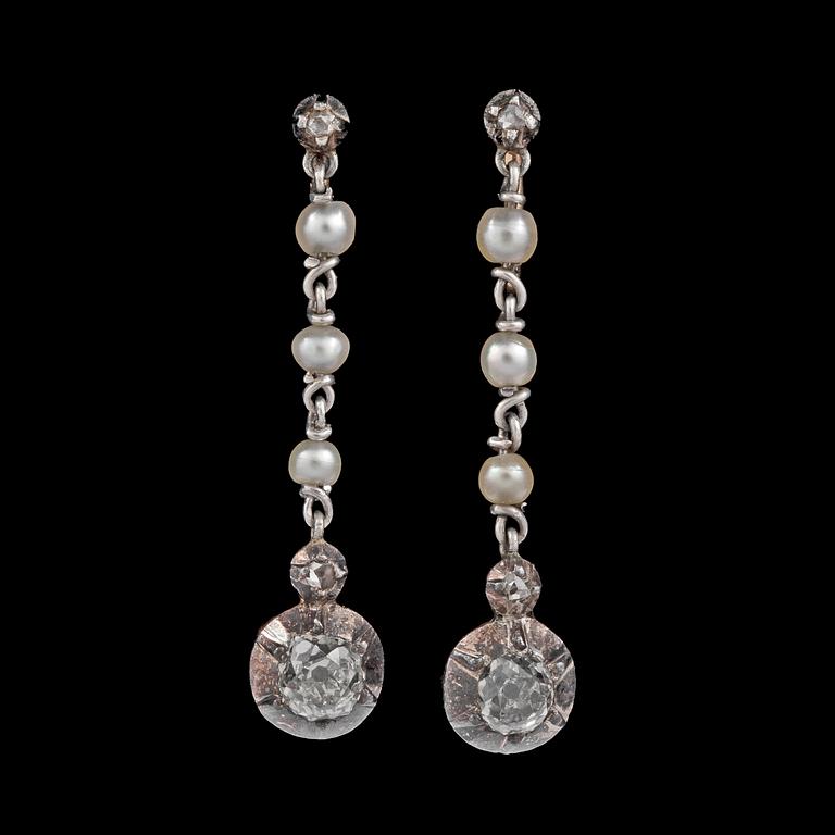 A pair of antique cut diamonds, tot. app. 0.80 cts, and pearl earrings.