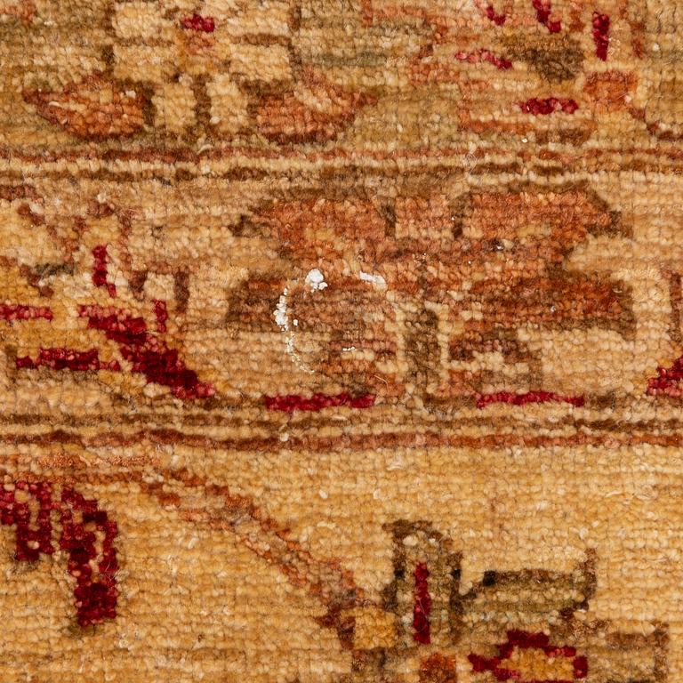 A Peshawar/Lahore carpet, ca 602 x 397 cm.