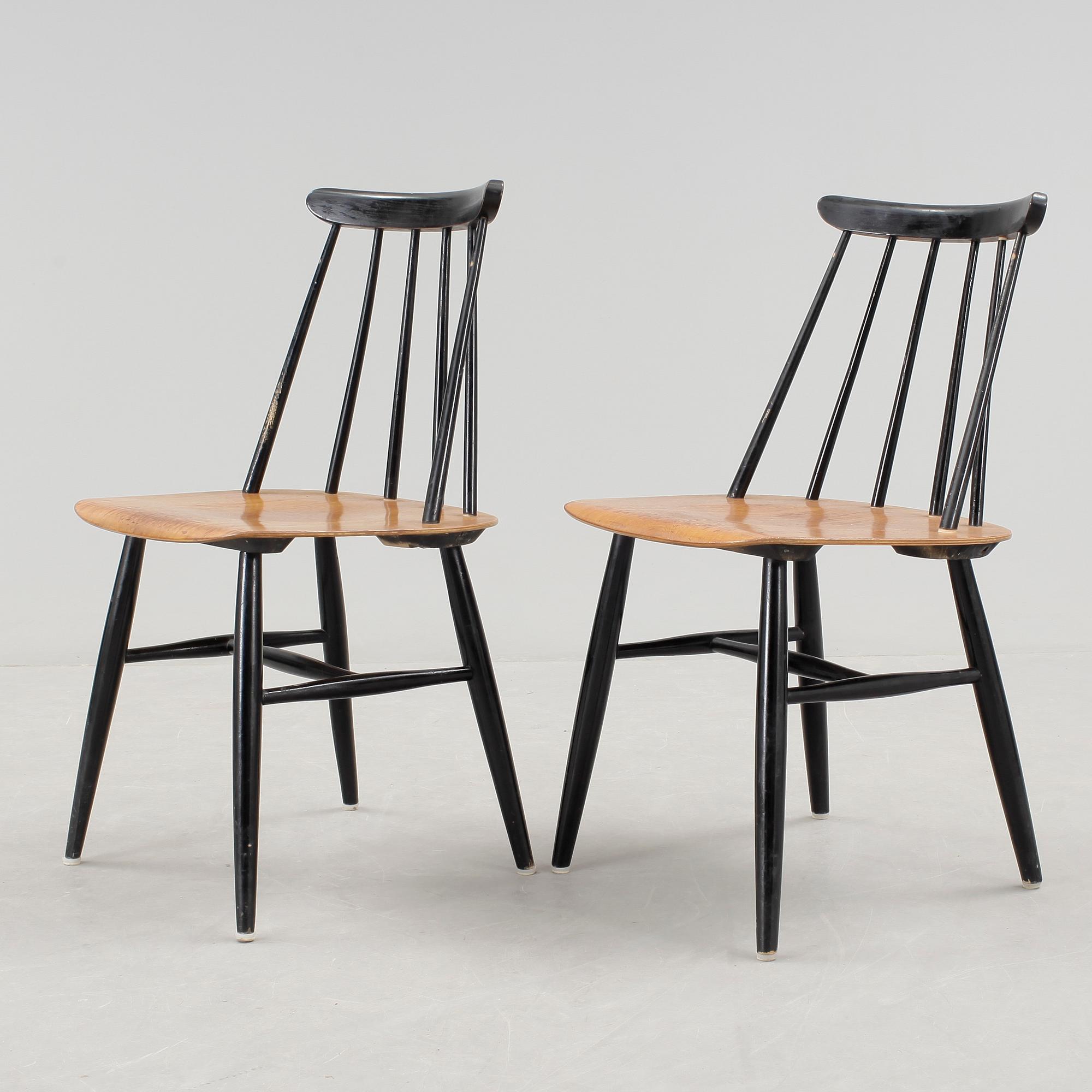 STOLAR, 2 st. "Fanett". Ilmari Tapiovaara, Edsbyverken. Modellen formgiven 1949.