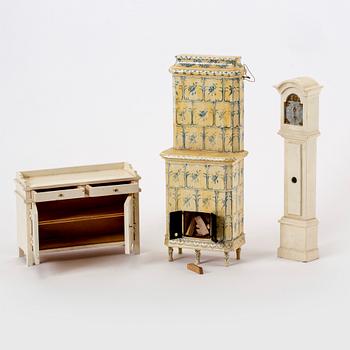 A set of nine Dolby doll furniture mid 1900s.