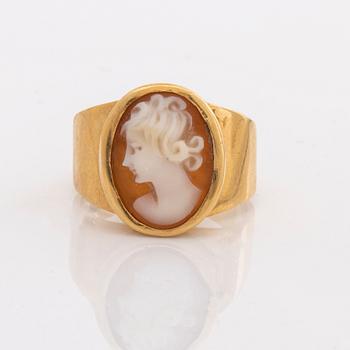 PENDANT W CHAIN and RING, 18K gold and shell cameos, length approx 54 cm, G Dahlgren & Co Malmö 1962.