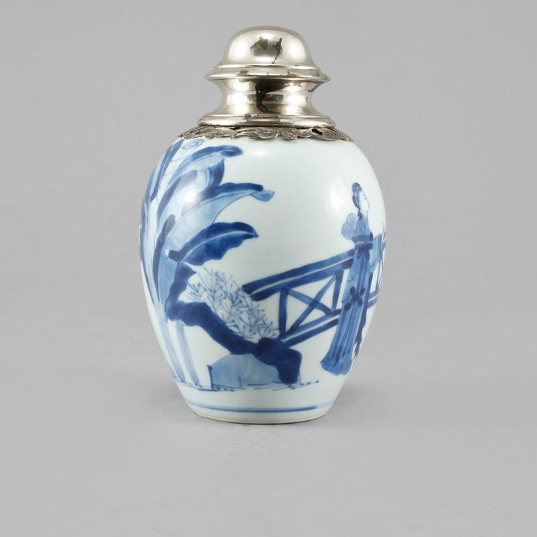 BOJAN, porslin med silverfattning, omkring 1900.