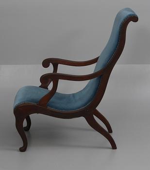 FÅTÖLJ, nyrokokostil, 1900-talets mitt.