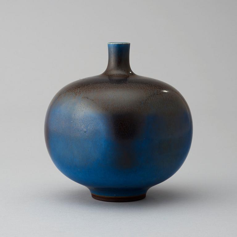 A Berndt Friberg stoneware vase, Gustavsberg Studio 1972.