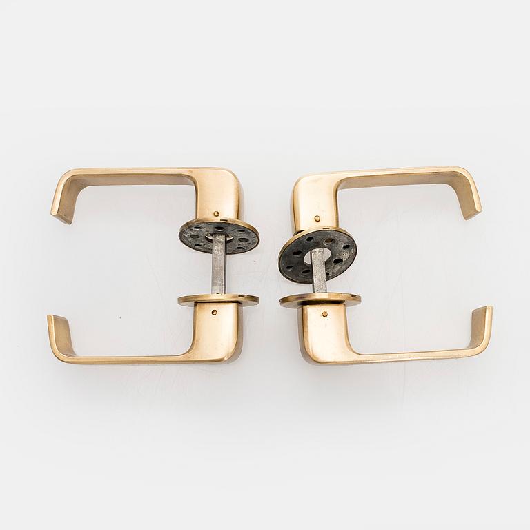 Timo Sarpaneva, dörrhandtag, 8 par, "Lasta" för Primo Oy. Formgiven 1964.