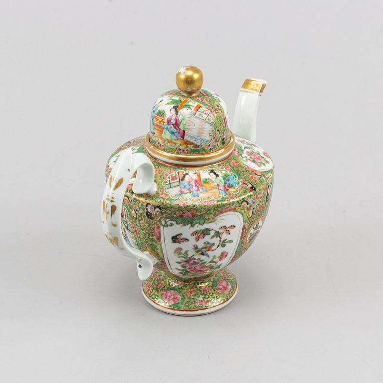 A famille rose Canton teapot with cover, Qing dynasty, late 19th century.