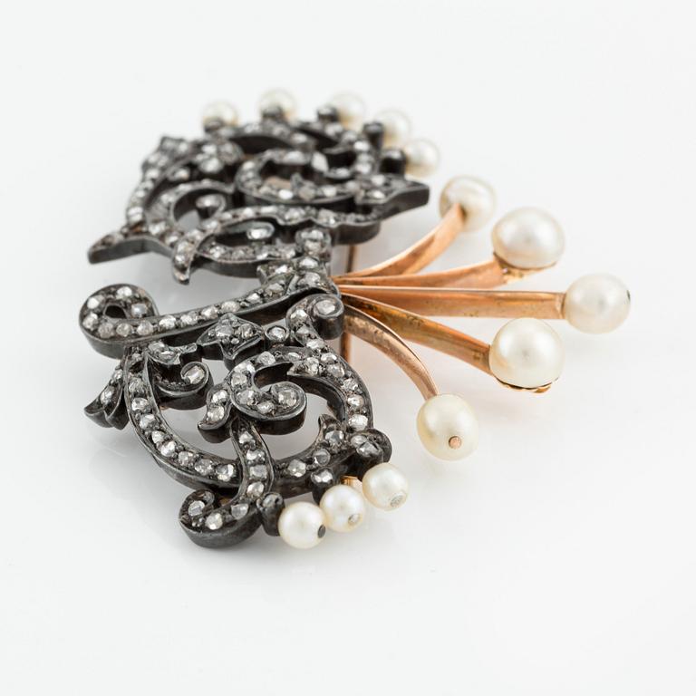 An 18K gold and silver brooch with rose-cut diamonds and pearls.