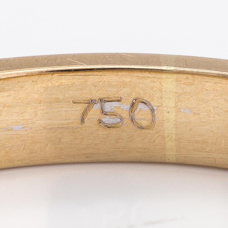 An 18K gold ring with diamonds ca. 0.39 ct in total.