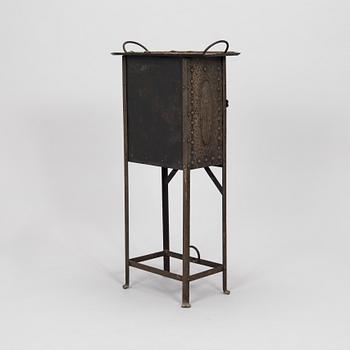 Barskåp / sidobord, koppar, 1900-talets början.