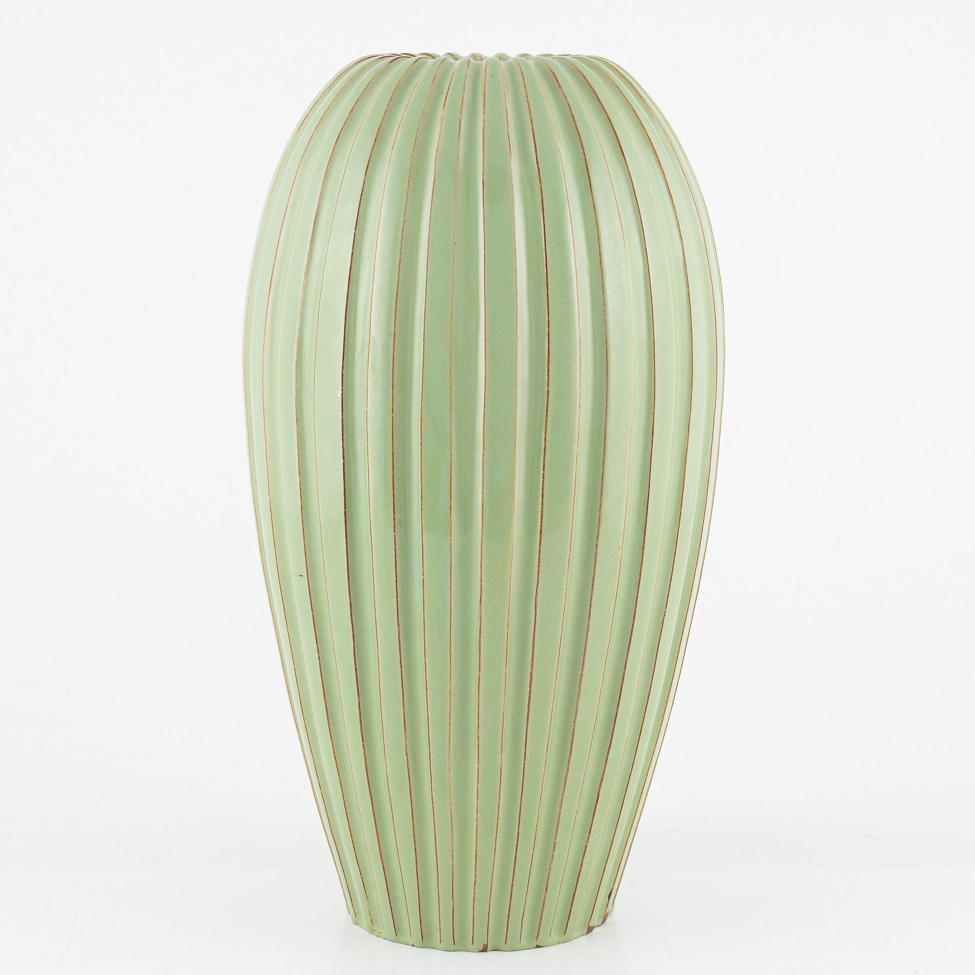 Vicke Lindstrand, a vase, Upsala-Ekeby, mid 20th Century.