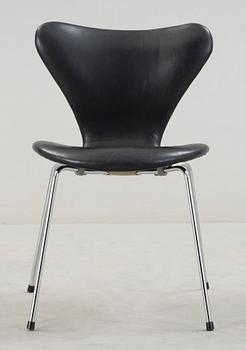 STOL, "Sjuan", Arne Jacobsen, Fritz Hansen, formgiven 1955.