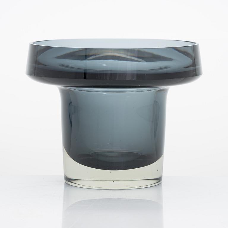 Kaj Franck, A glass vase, model KF 260. Signed K Franck Nuutajärvi Notsjö -60.