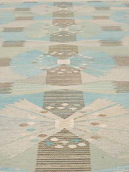CARPET. "Park, blå och grön". Flat weave. 361,5 x 278 cm. Signed AB MMF BN.