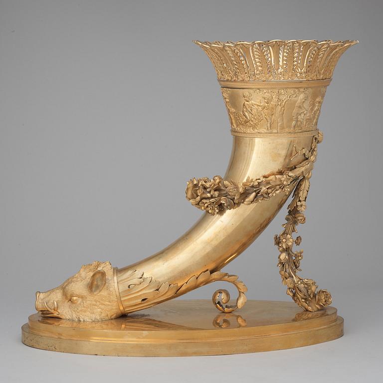 A RARE AND LARGE RHYTON VASE. French Empire, early 19th century.